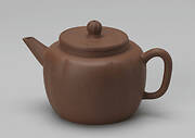 Covered tea pot